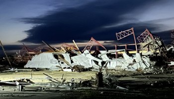 Торнадо стер с лица земли город в Миссисипи